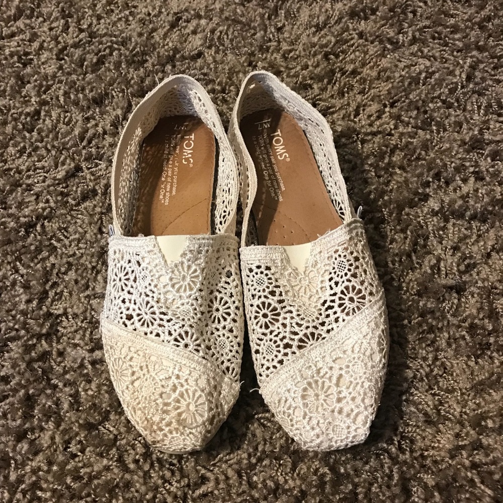 White Woven TOMS classics size 7